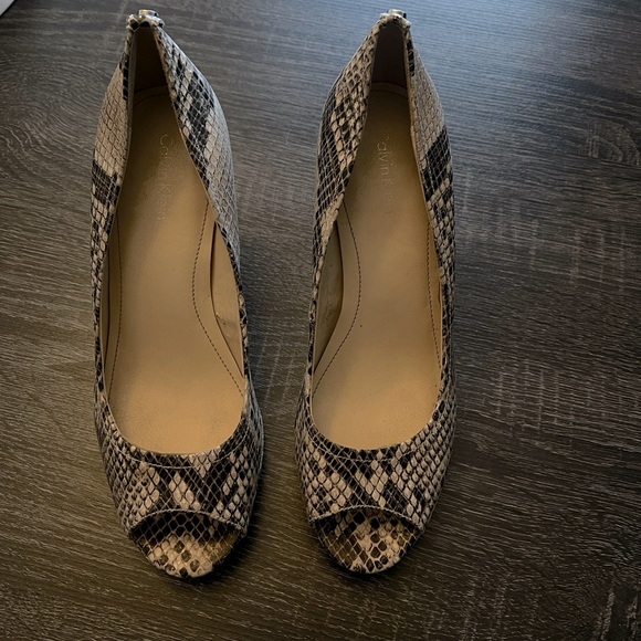 Calvin Klein Faux snake skin heels - Picture 2 of 4